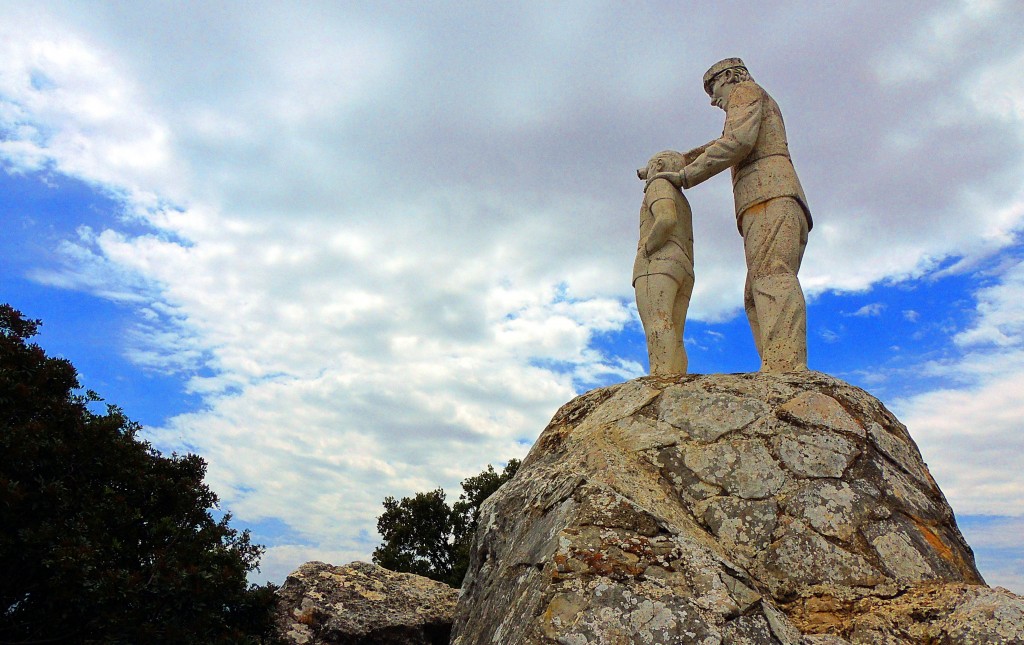 Foto: Monumento a la Guardería Forestal - El Burgo (Málaga), España