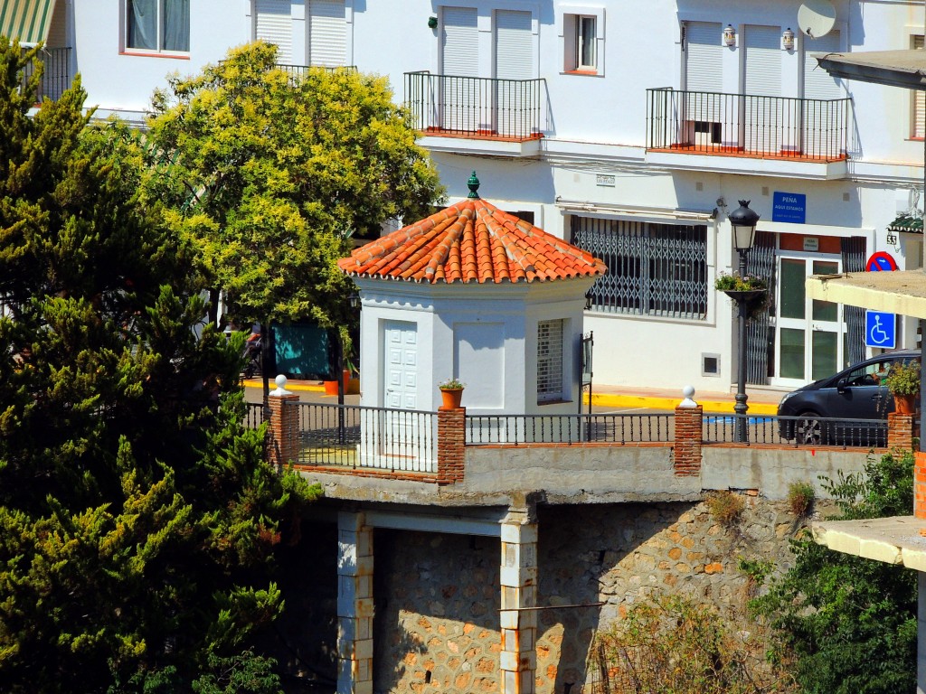 Foto: El Kiosco y la Peña - Istán (Málaga), España