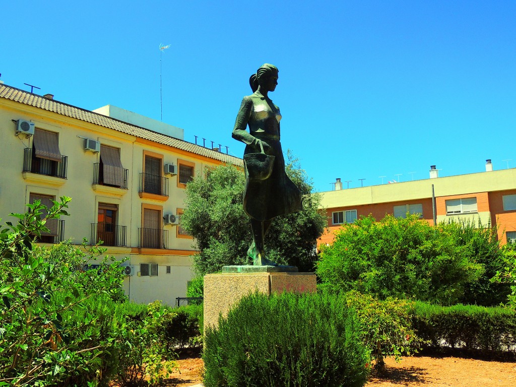 Foto: A las Mujeres trabajadoras - Coria del Río (Sevilla), España