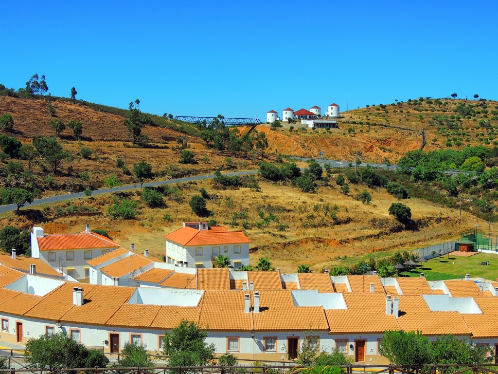 Foto: Carretera a Puebla de Guzmán - El Almendro (Huelva), España
