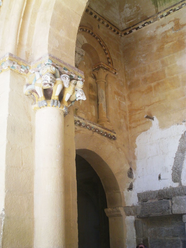 Foto: Monasterio de San Paio - castro caldelas (Ourense), España