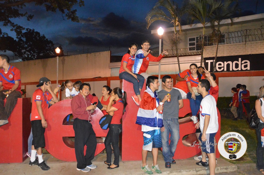Foto: COSTA RICA  PASA A CUARTOS DE FINAL EN EL MUNDIAL 2014 - Alajuela, Costa Rica