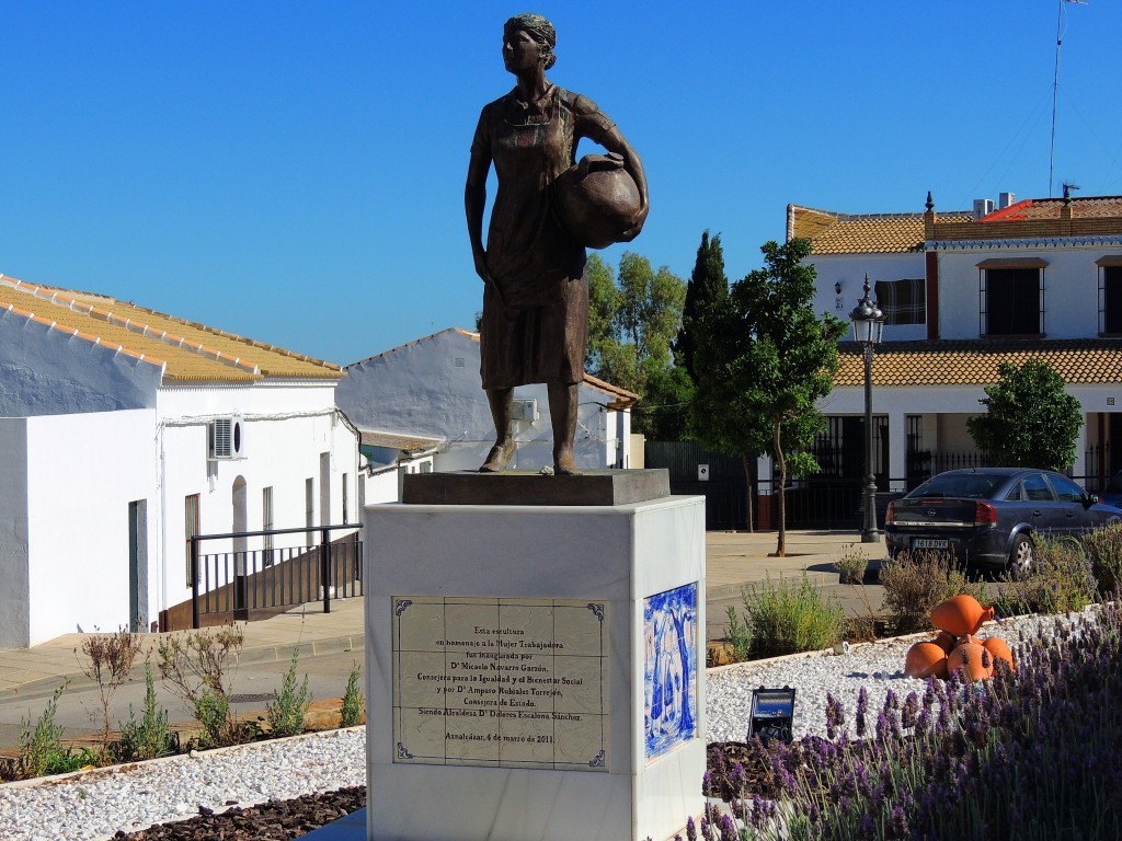 Foto: Homenaje a la mujer trabajadora - Aznalcazar (Sevilla), España
