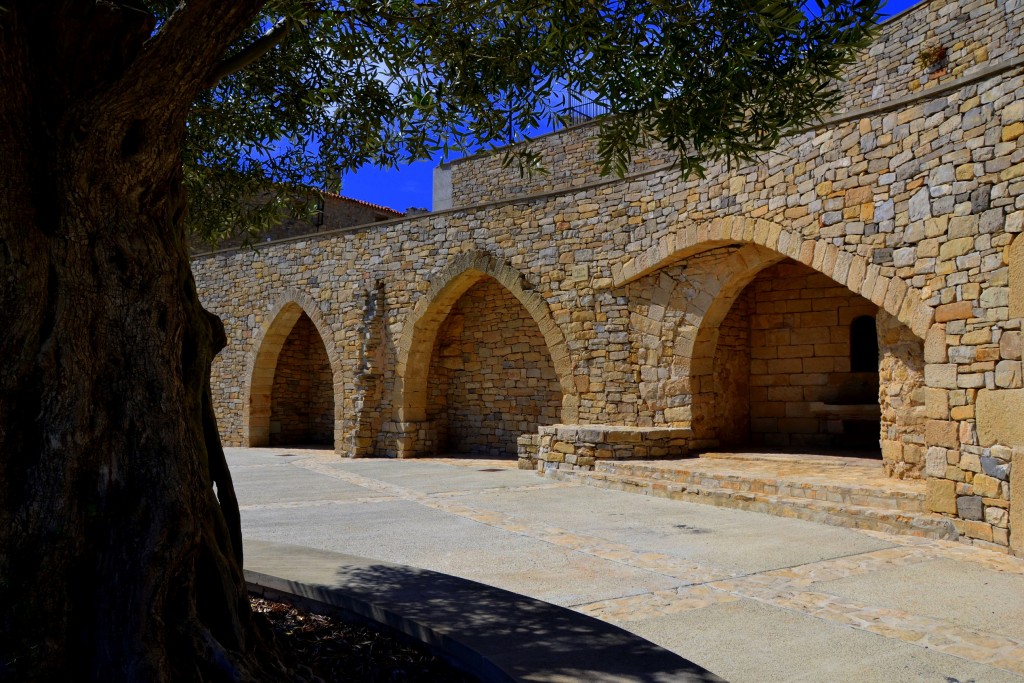 Foto: Plaza del castillo - Forès (Tarragona), España