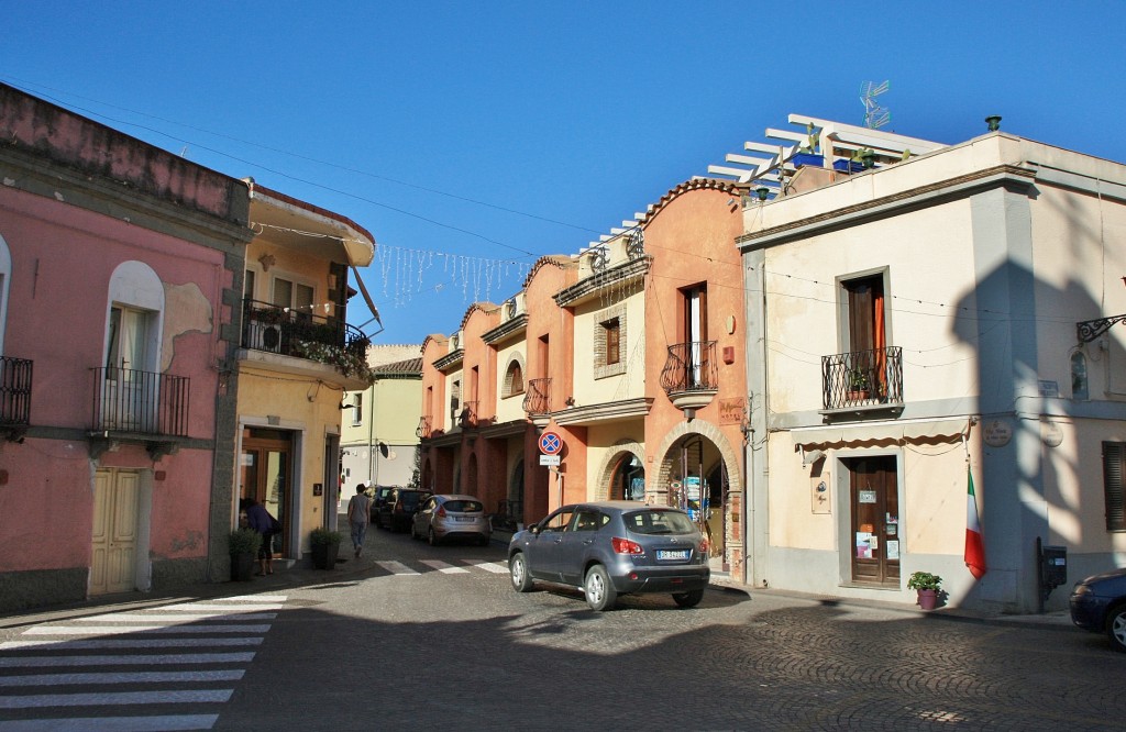 Foto: Vista del pueblo - Pula (Sardinia), Italia