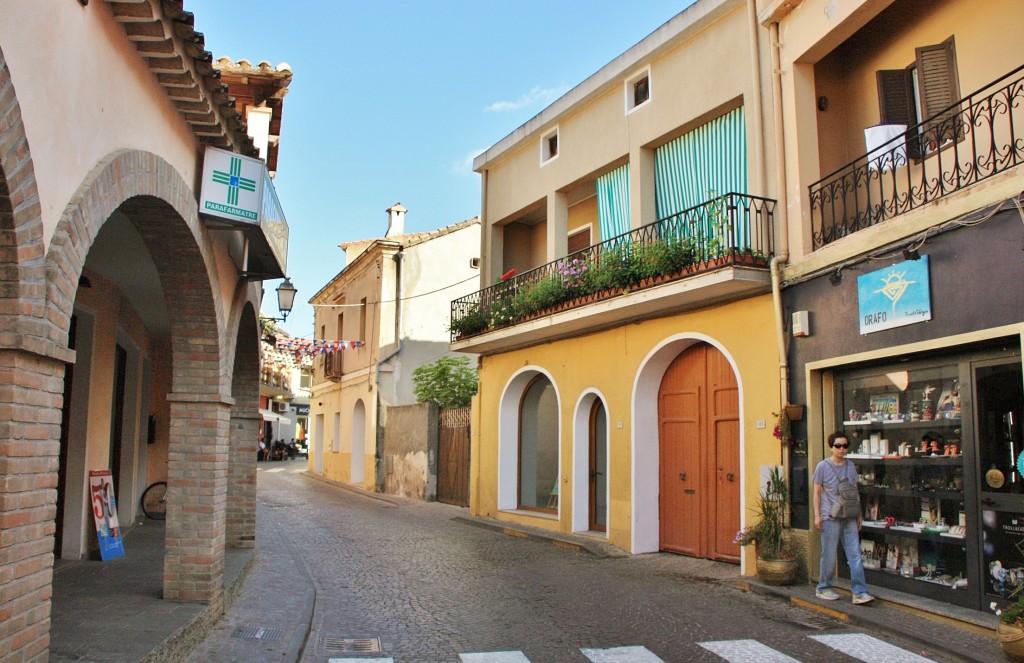 Foto: Vista del pueblo - Pula (Sardinia), Italia