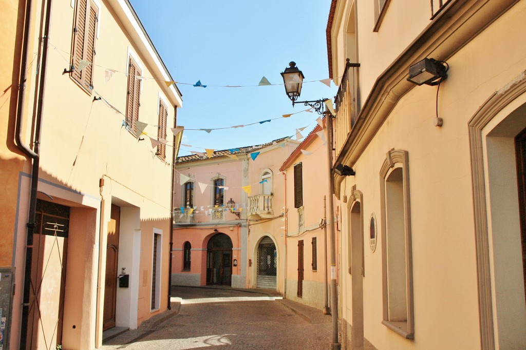 Foto: Vista del pueblo - Pula (Sardinia), Italia
