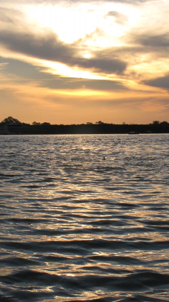 Foto: Atrdecer Amazonas - Leticia (Amazonas), Colombia