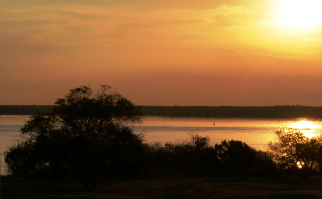 Foto: Puesta de sol en el Paraná - La Paz (Entre Ríos), Argentina