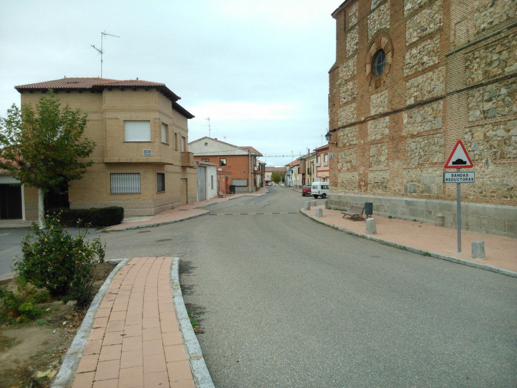 Foto: Calle centrica - Sanchidrian (Ávila), España