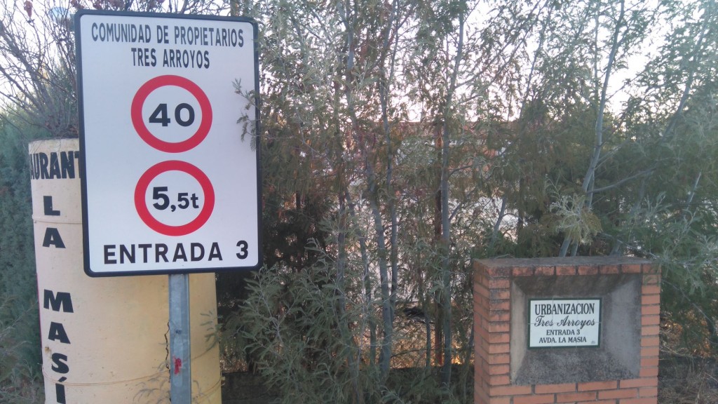Foto: Entrada 3 Av. la Masía de la Urbanización Tres Arroyos - Badajoz (Extremadura), España