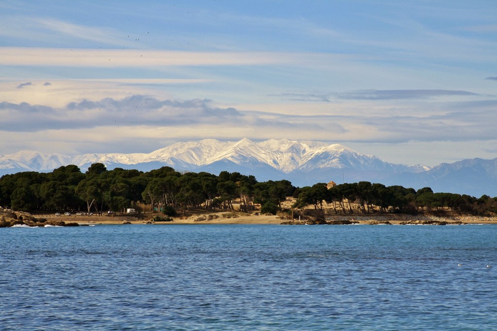 Foto: Pirineo nevado - L´Escala (Girona), España