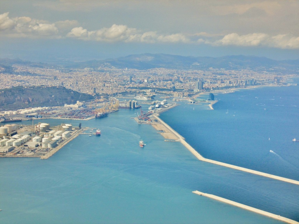 Foto: Volando sobre el puerto - Barcelona (Cataluña), España