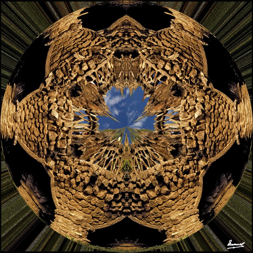 Foto: 150326 02 GAUDI ESFERA - Zaragoza (Aragón), España