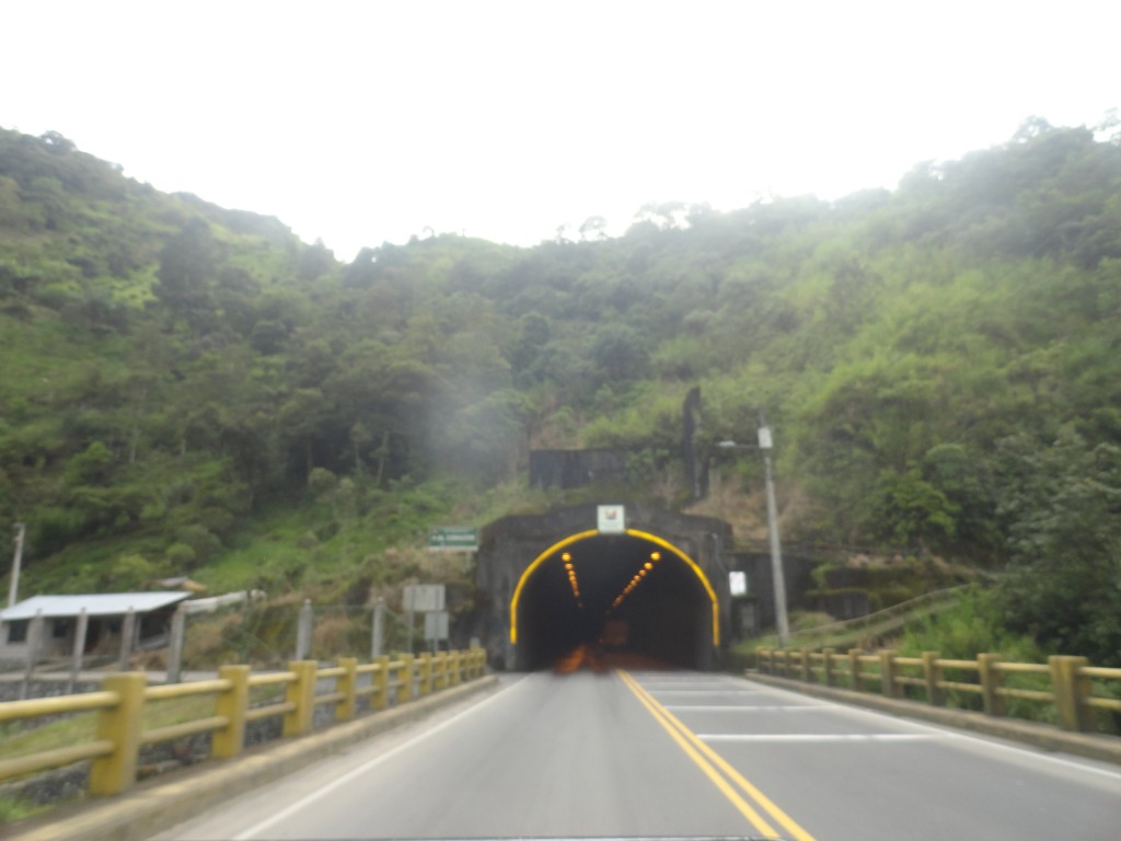 Foto: tunel - Rio Negro (Tungurahua), Ecuador