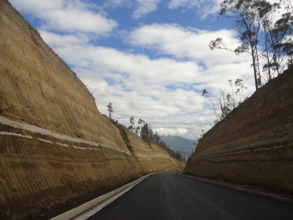 Foto: Carretera - Pelileo (Tungurahua), Ecuador