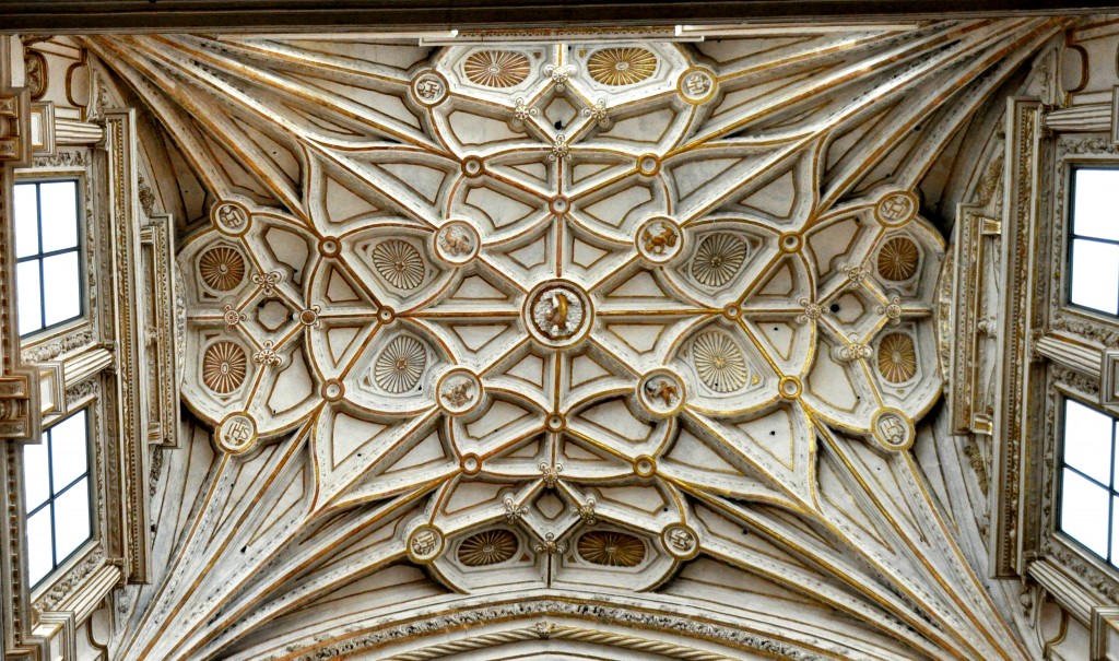Foto: Detalle de los relieves del techo - Cordoba (Córdoba), España