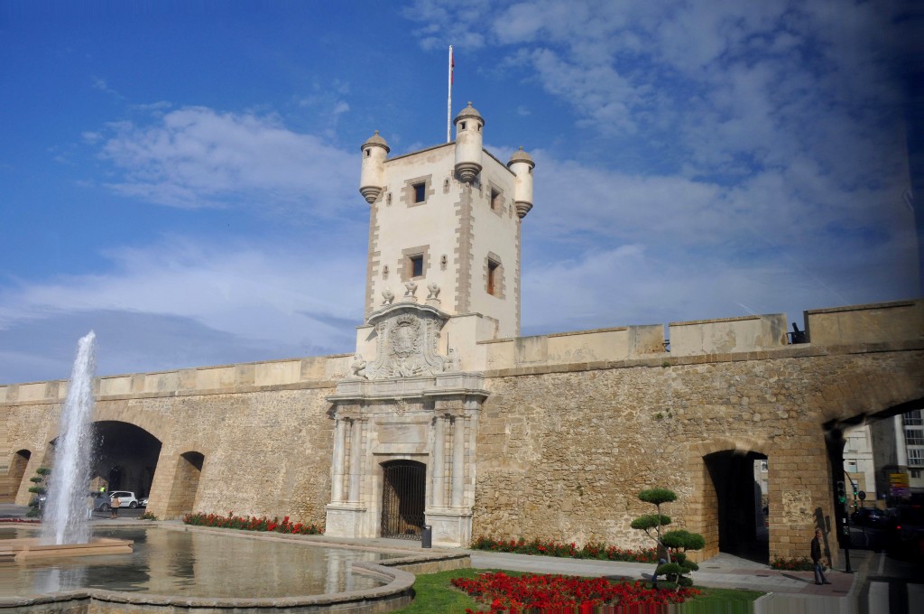 Foto: Murallas y entrada - Cadiz (Cádiz), España
