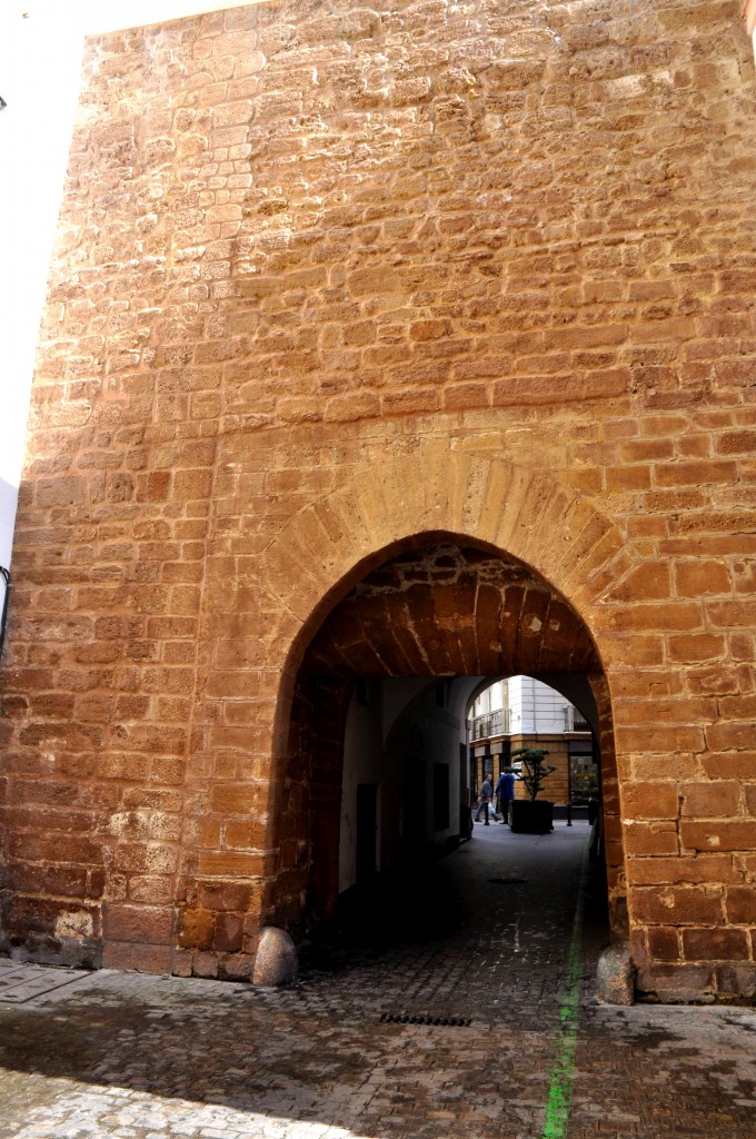 Foto: Antigua puerta a la ciudad - Cadiz (Cádiz), España
