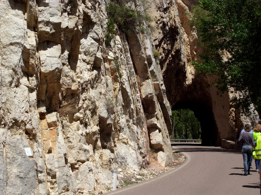 Foto: Tunel en la roca - Aliaga (Teruel), España
