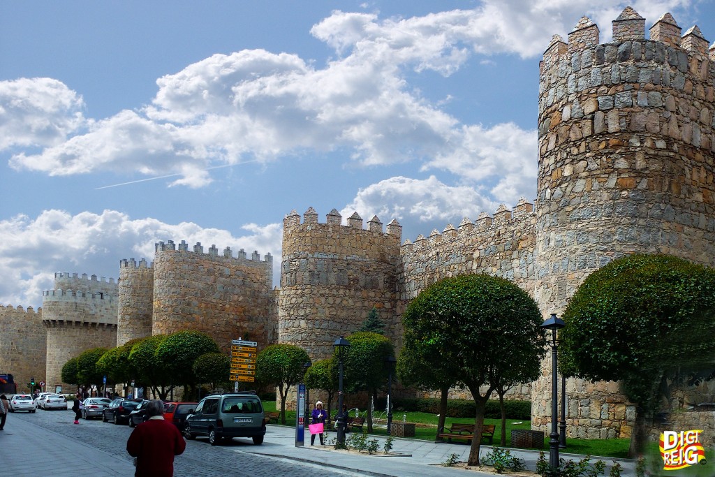 Foto: Muralla desde la calle San Segundo - Ávila (Castilla y León), España
