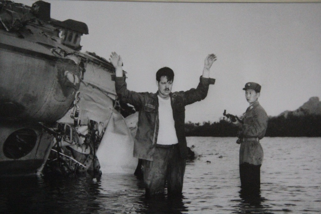 Foto: manos arriba - Panmunjom, Corea del Norte