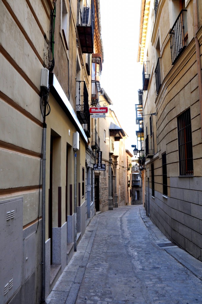 Foto: Calle barrio antiguo - Toledo (Castilla La Mancha), España