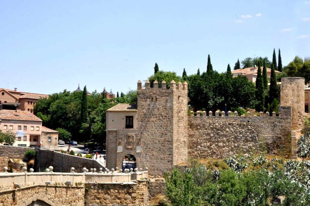 Foto: Murallas y puerta - Toledo (Castilla La Mancha), España