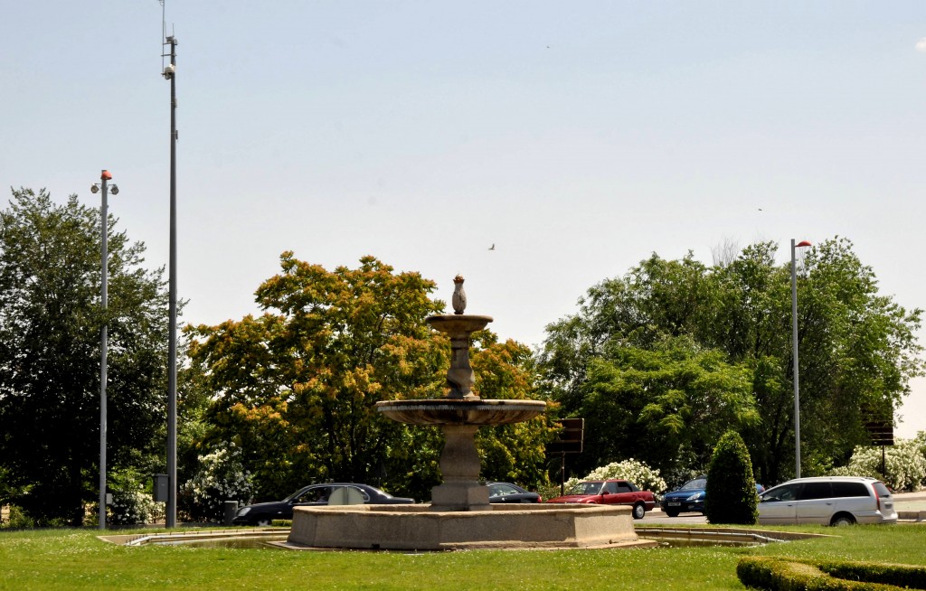 Foto: Fuente en rotonda - Toledo (Castilla La Mancha), España
