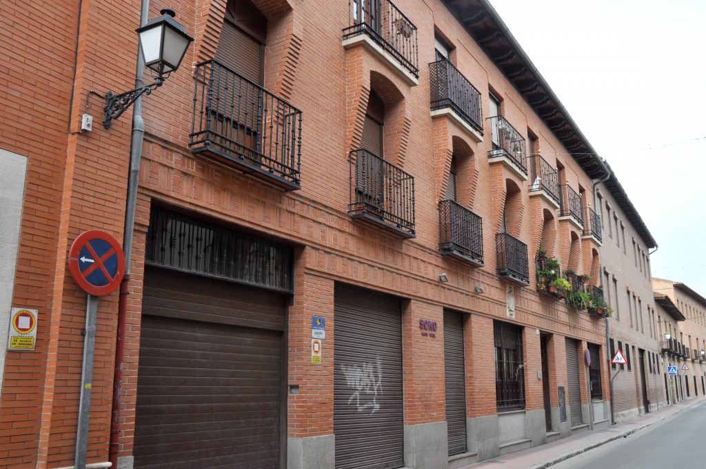 Foto: Fachada de ladrillo - Alcala de Henares (Madrid), España