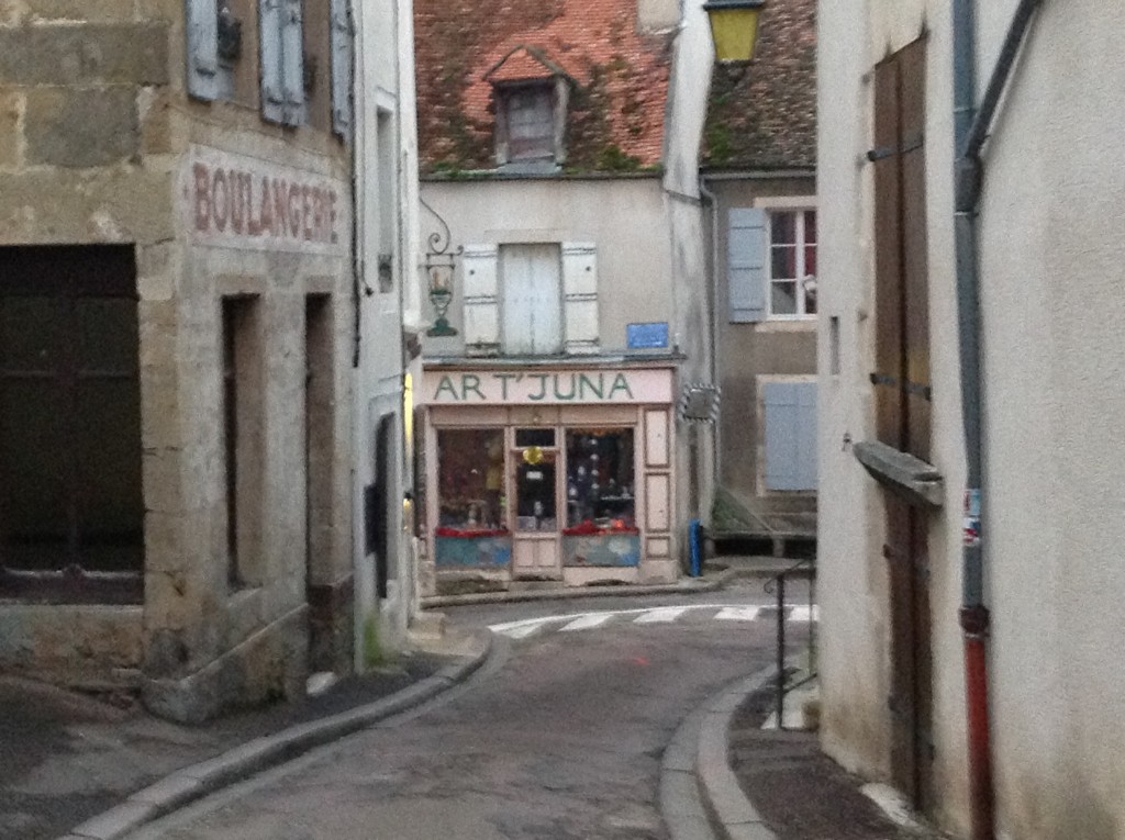 Foto de Semur En Auxoois, Francia