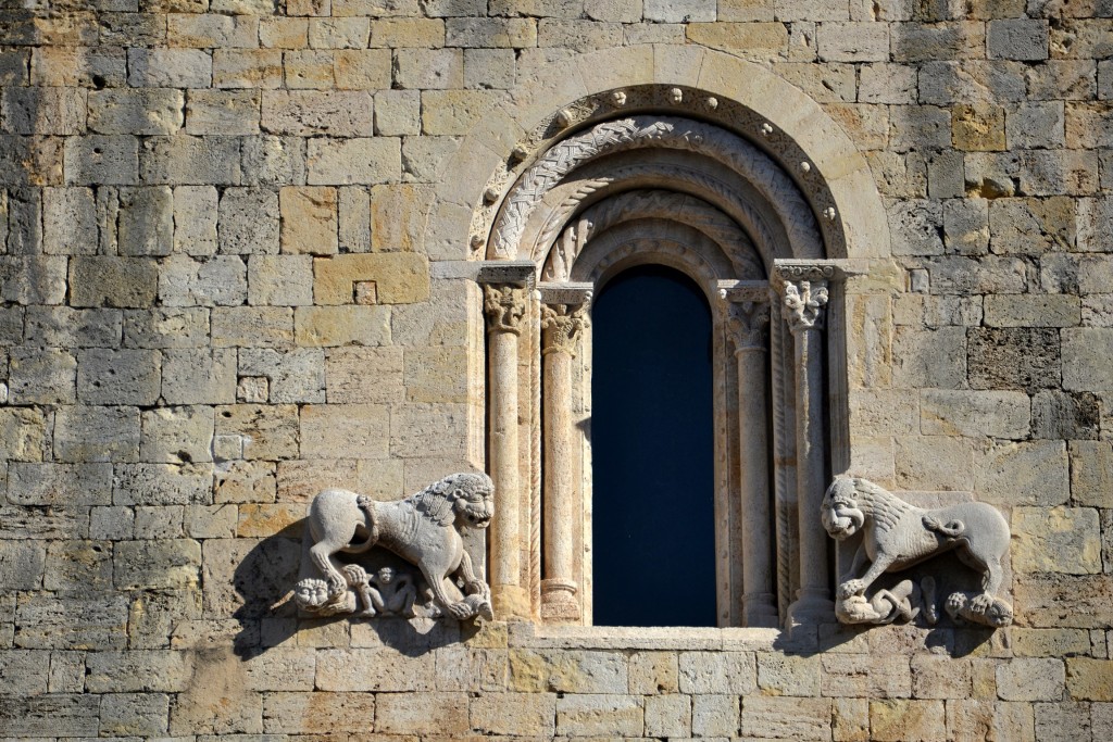Foto: Monasterio de Sant Pere de Besalú - Besalú (Girona), España