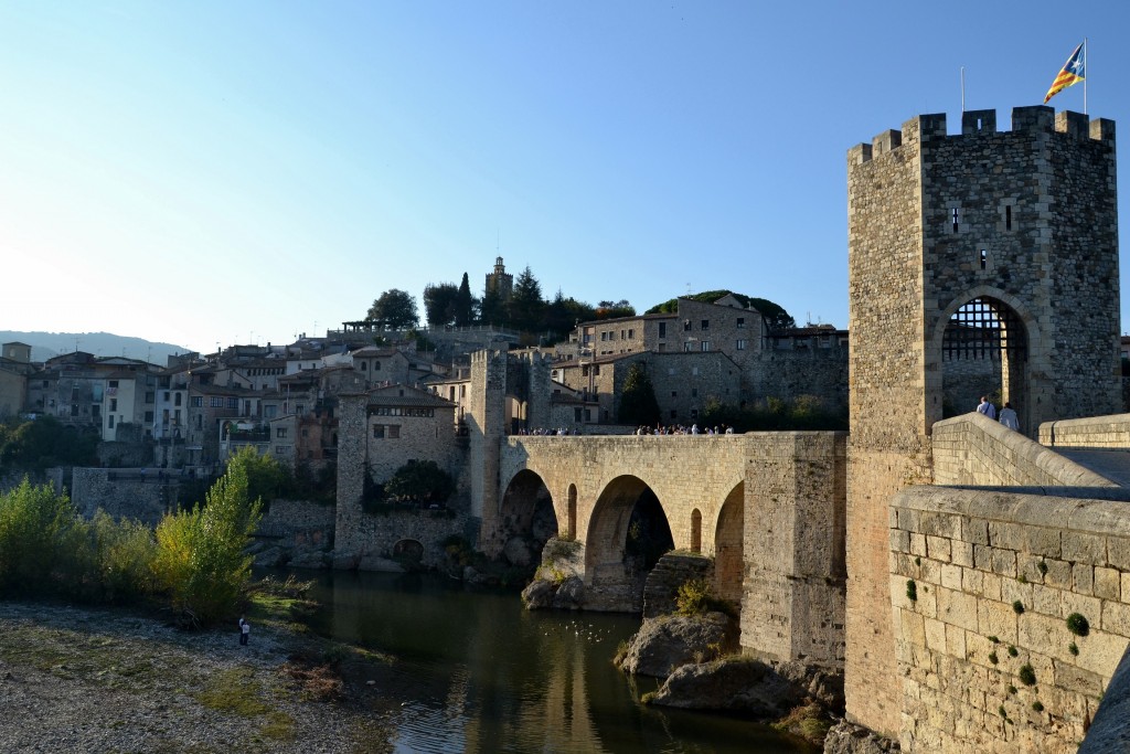 Foto: Carrers i places de Besalú - Besalú (Girona), España