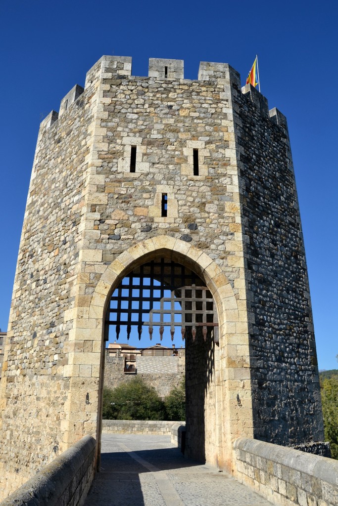 Foto: Pont de Besalú - Besalú (Girona), España