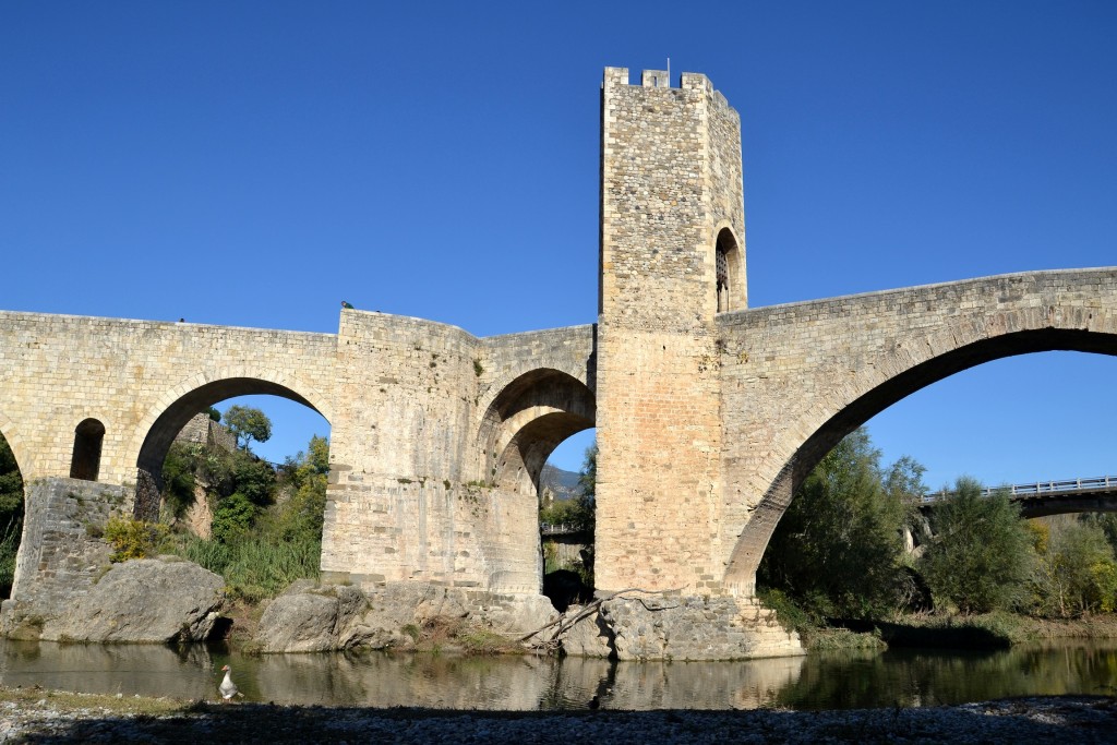 Foto: Pont de Besalú - Besalú (Girona), España