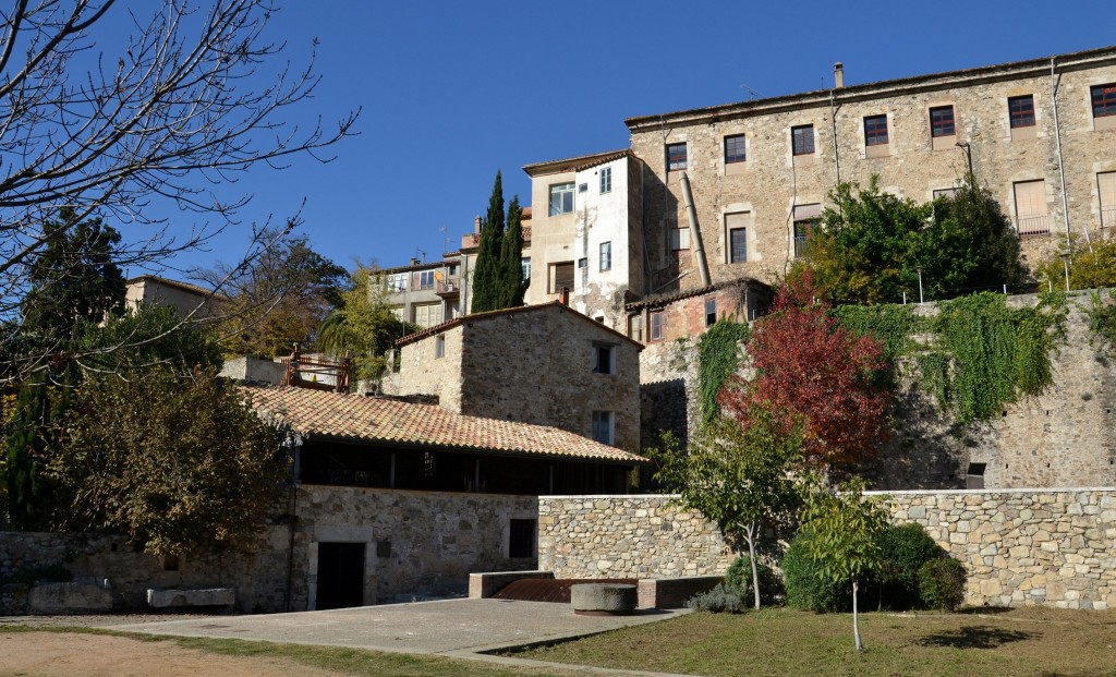 Foto: Carrers i places de Besalú - Besalú (Girona), España