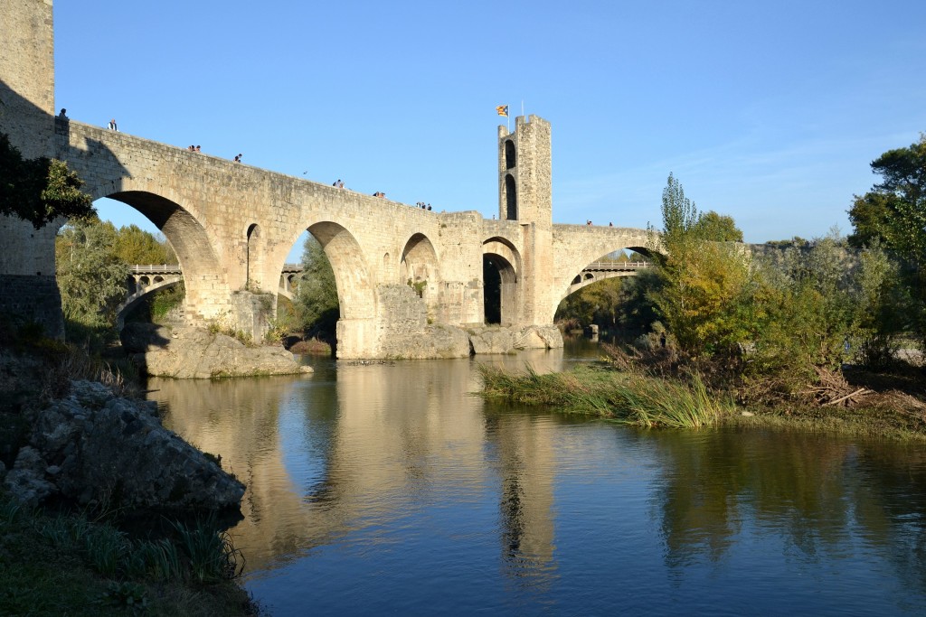 Foto: Carrers i places de Besalú - Besalú (Girona), España
