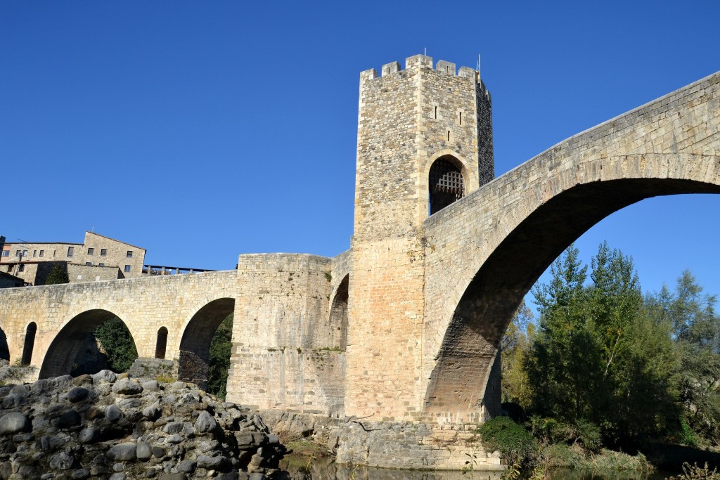Foto: Pont de Besalú - Besalú (Girona), España