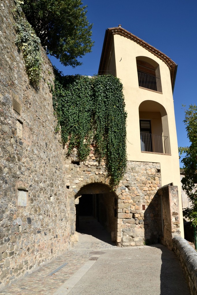 Foto: Carrers i places de Besalú - Besalú (Girona), España