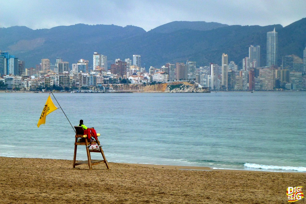 Foto: La playa de Poniente en una mañana de enero - Benidorm (Alicante), España
