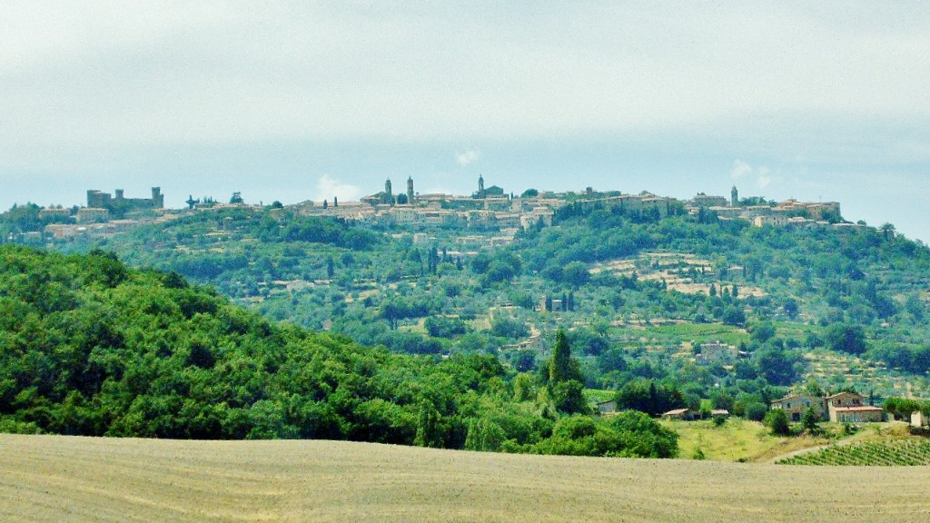 Foto: Vistas del pueblo - Montalcino (Tuscany), Italia