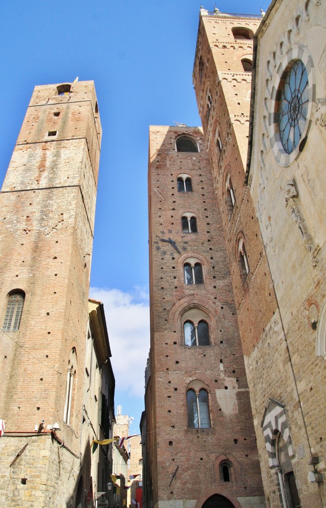 Foto: Centro histórico - Albenga (Liguria), Italia