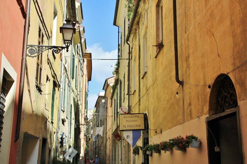 Foto: Centro histórico - Albenga (Liguria), Italia
