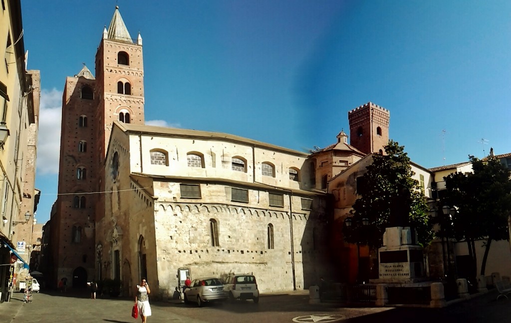 Foto: Catedral de San Miguel - Albenga (Liguria), Italia