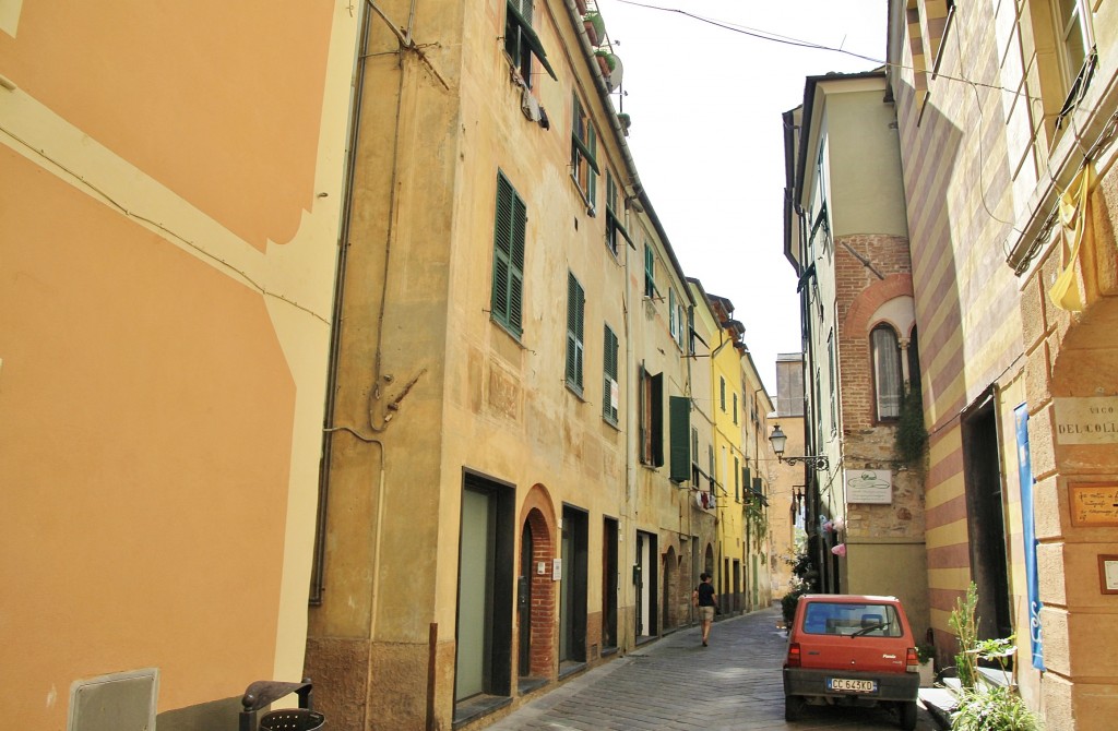 Foto: Centro histórico - Albenga (Liguria), Italia