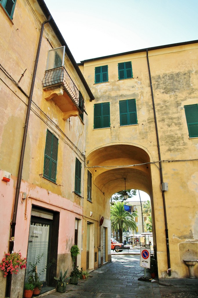 Foto: Centro histórico - Albenga (Liguria), Italia