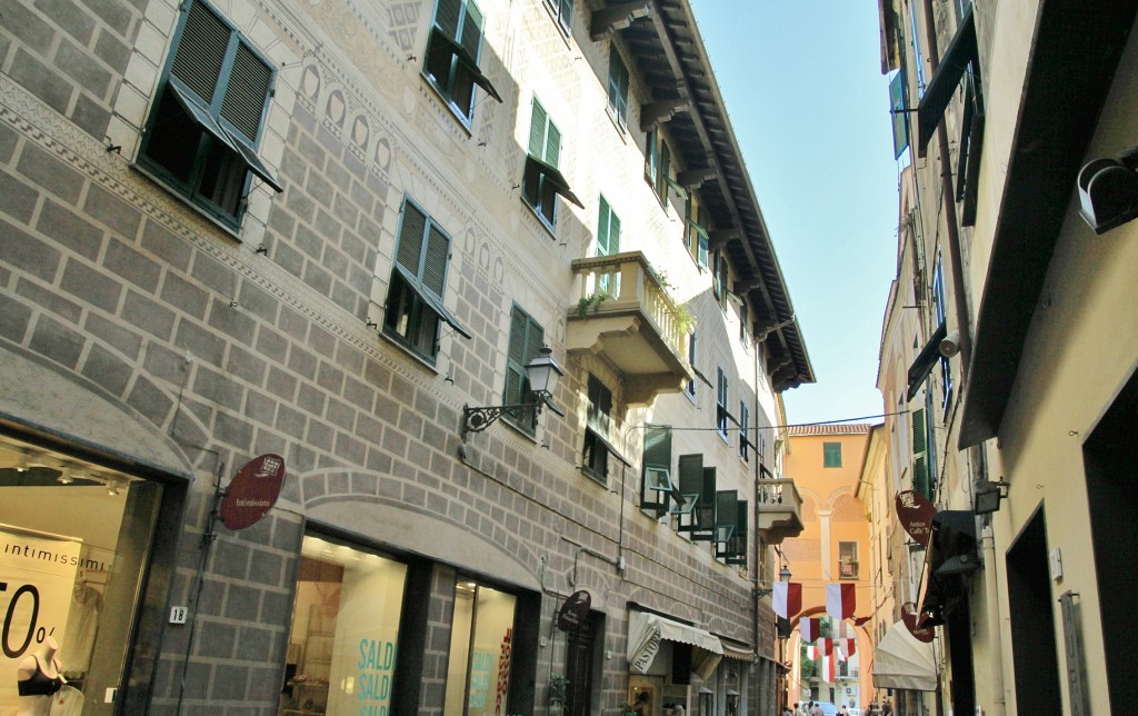 Foto: Centro histórico - Albenga (Liguria), Italia