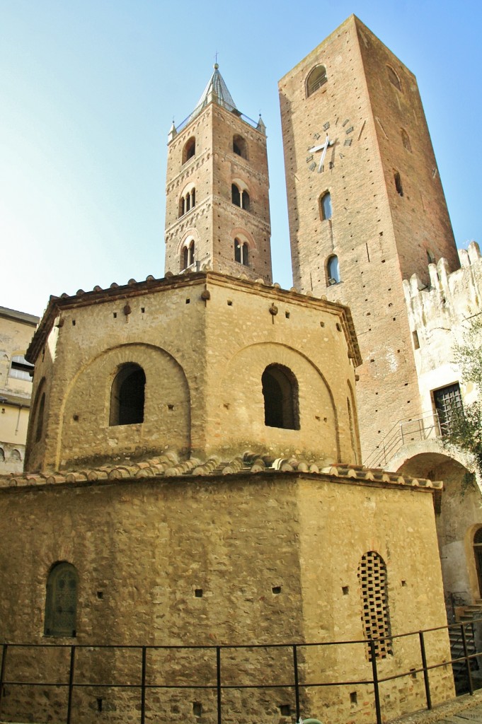 Foto: Baptisterio - Albenga (Liguria), Italia