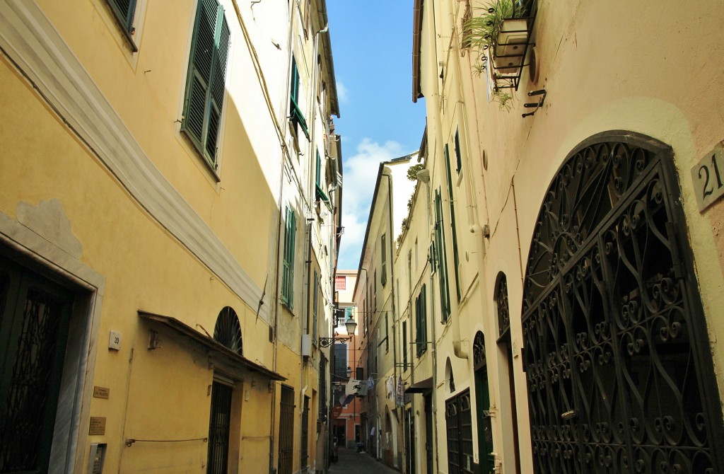 Foto: Centro histórico - Albenga (Liguria), Italia