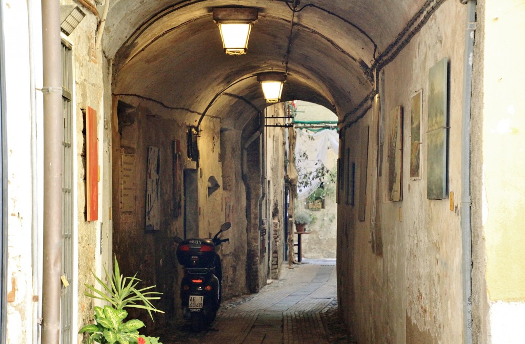 Foto: Centro histórico - Albenga (Liguria), Italia